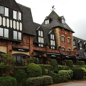 Village Wirral Otel